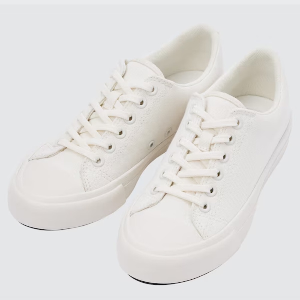 NWOT Classic White Canvas Sneakers men’s size 6